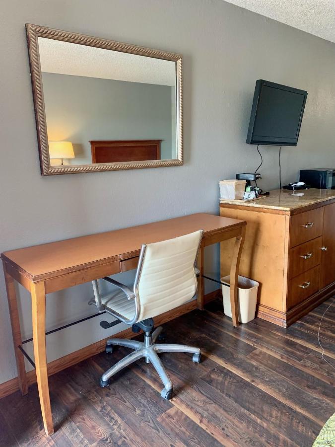 Hiway Inn Express Elk City Ngoại thất bức ảnh