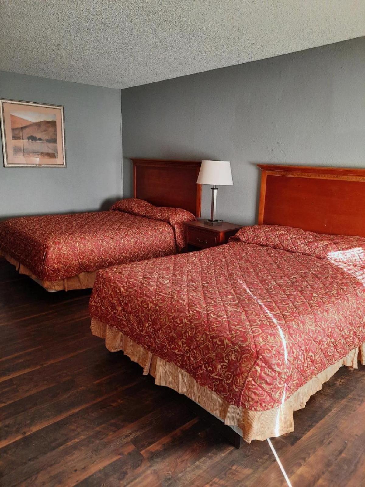 Hiway Inn Express Elk City Ngoại thất bức ảnh